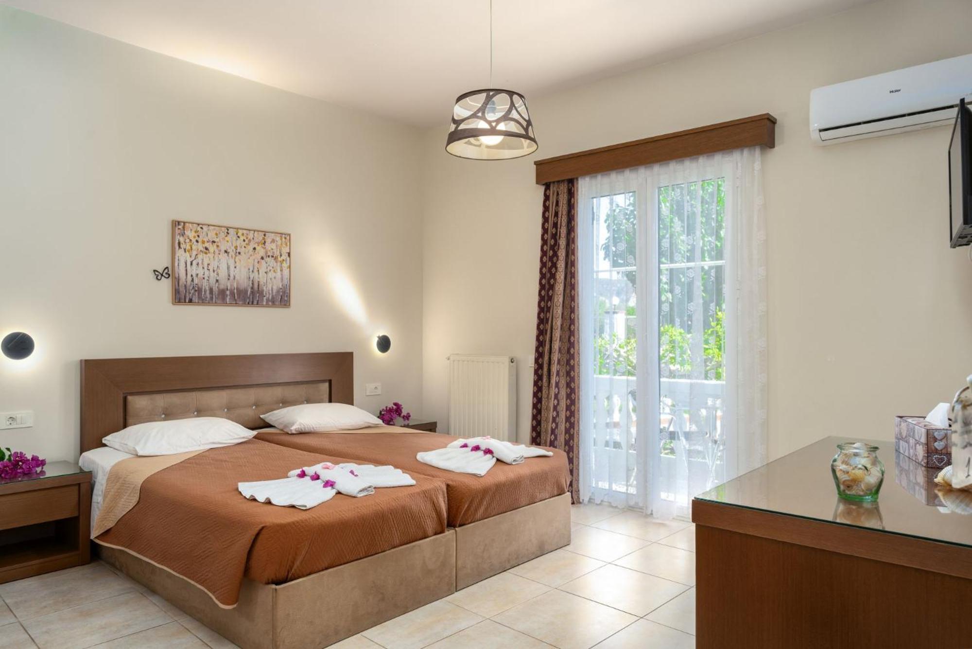 Stathis Beachfront Luxury Rooms Kalamáki Kültér fotó