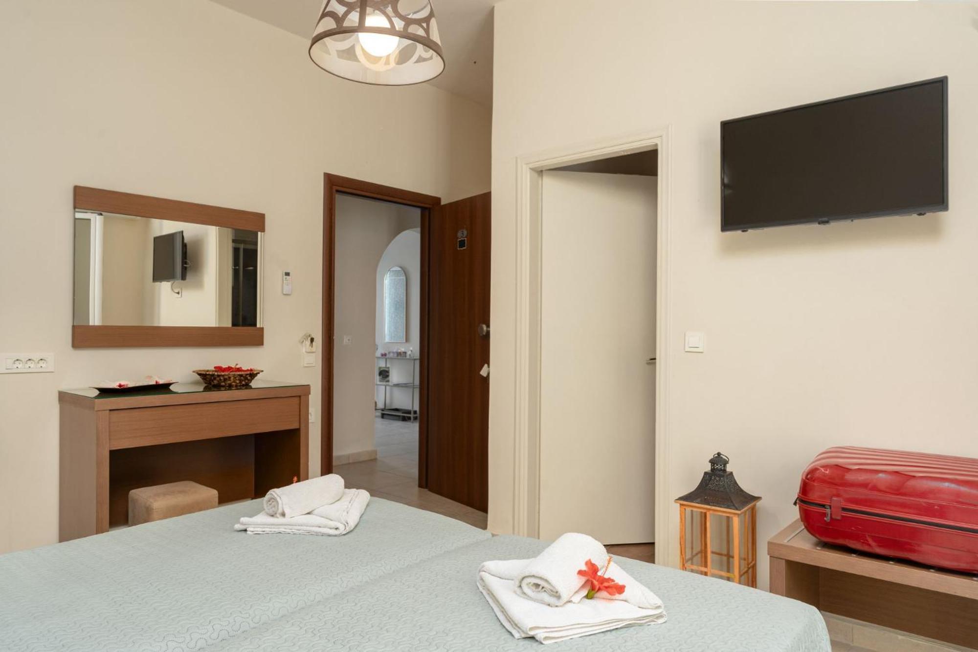 Stathis Beachfront Luxury Rooms Kalamáki Kültér fotó